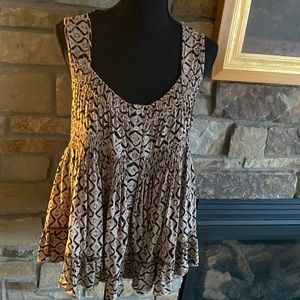 Animale tan & black flowy top 🌸